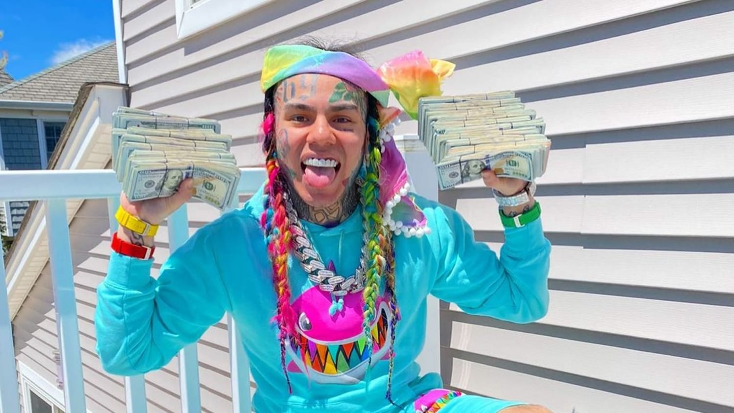 tekashi 6ix9ine dona miles de dolares a familias necesitadas exigencias en redes sociales por mas apoyo